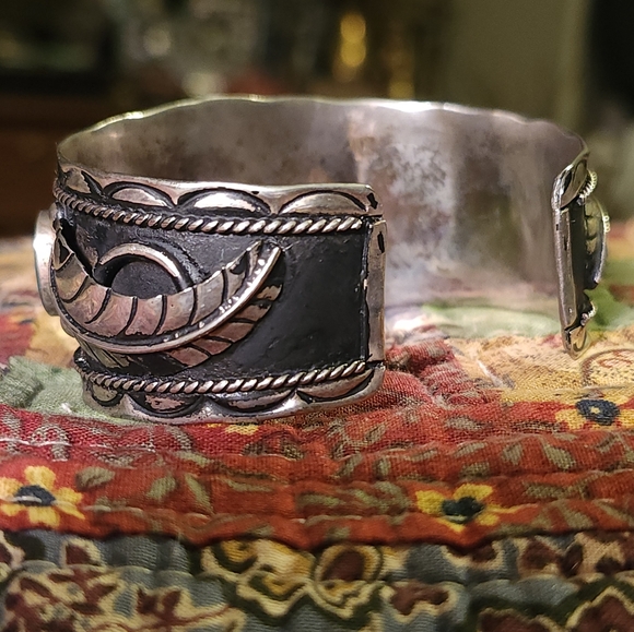 Vintage Navajo Sterling Silver Cuff - Picture 3 of 9